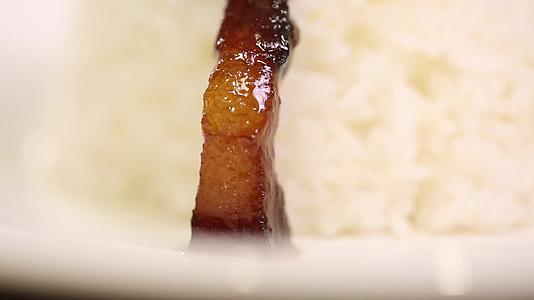 镜头合集台湾美食卤肉饭视频的预览图