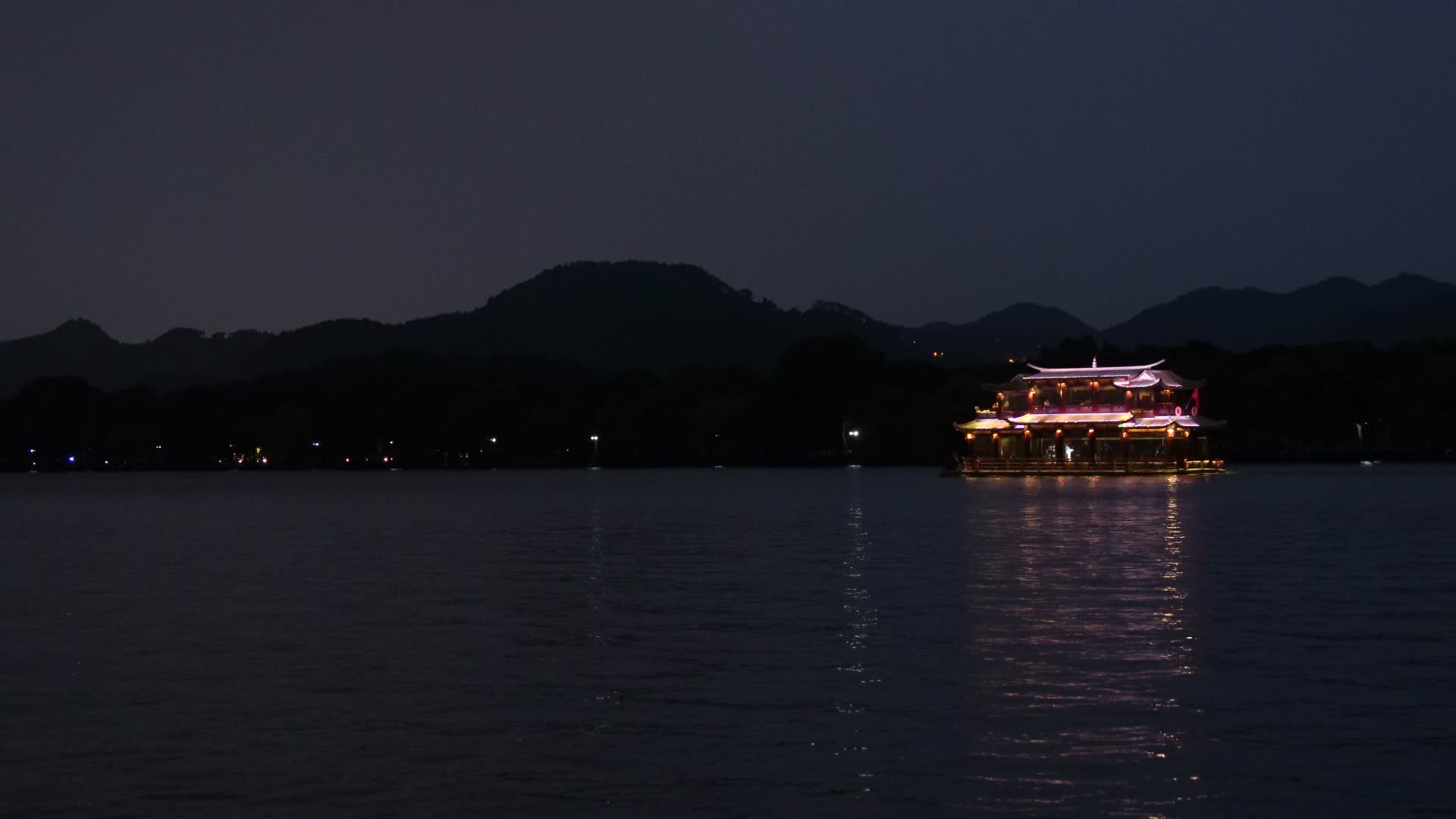 杭州西湖景区雷峰塔夜景视频的预览图