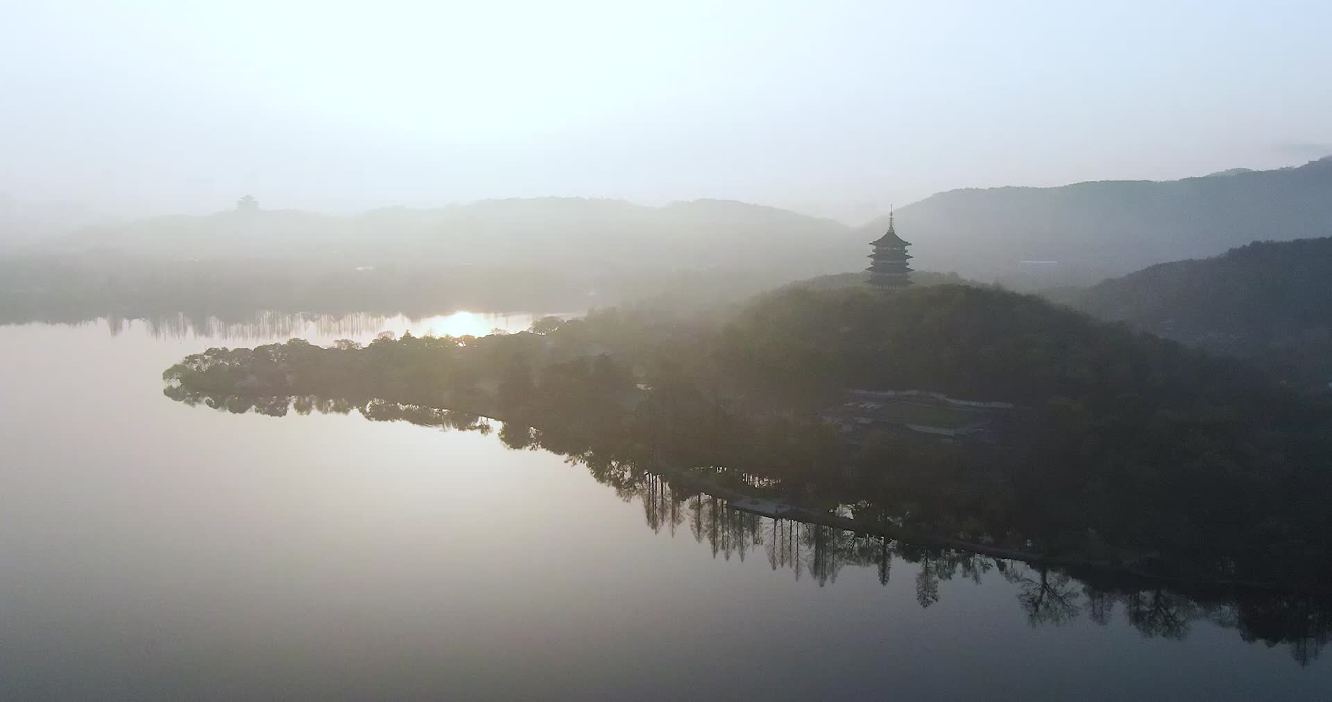 杭州西湖景区雷峰塔航拍视频的预览图