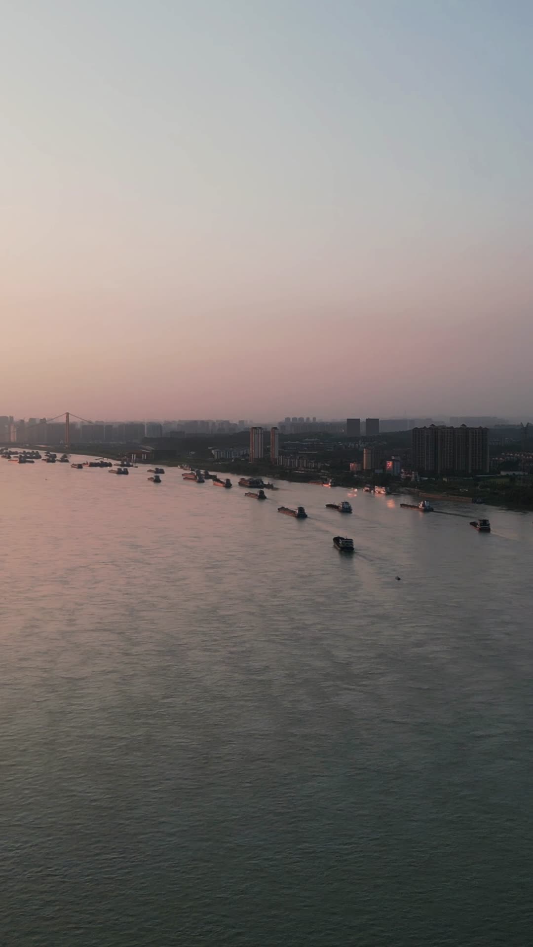 航拍湖北长江日落视频的预览图