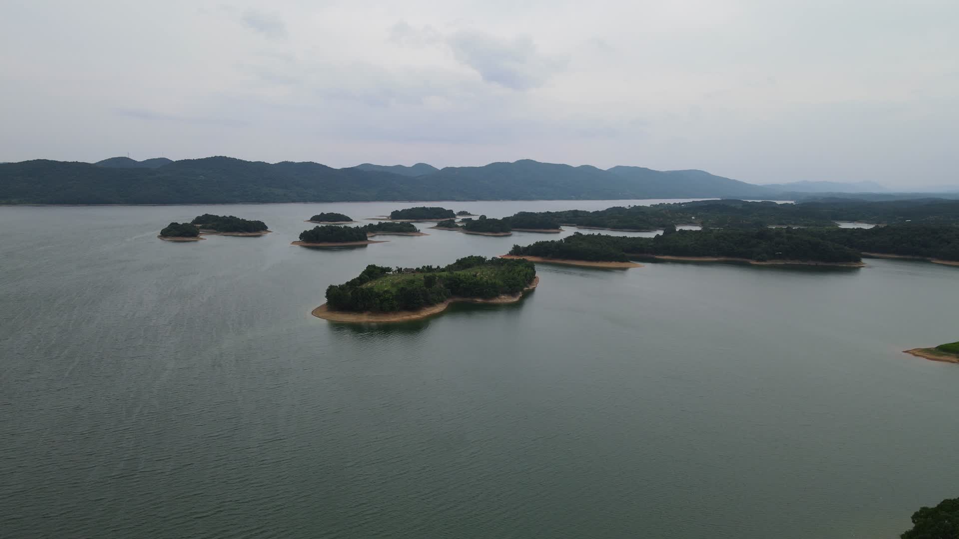 祖国大好河山洈水风景区4A航拍视频的预览图