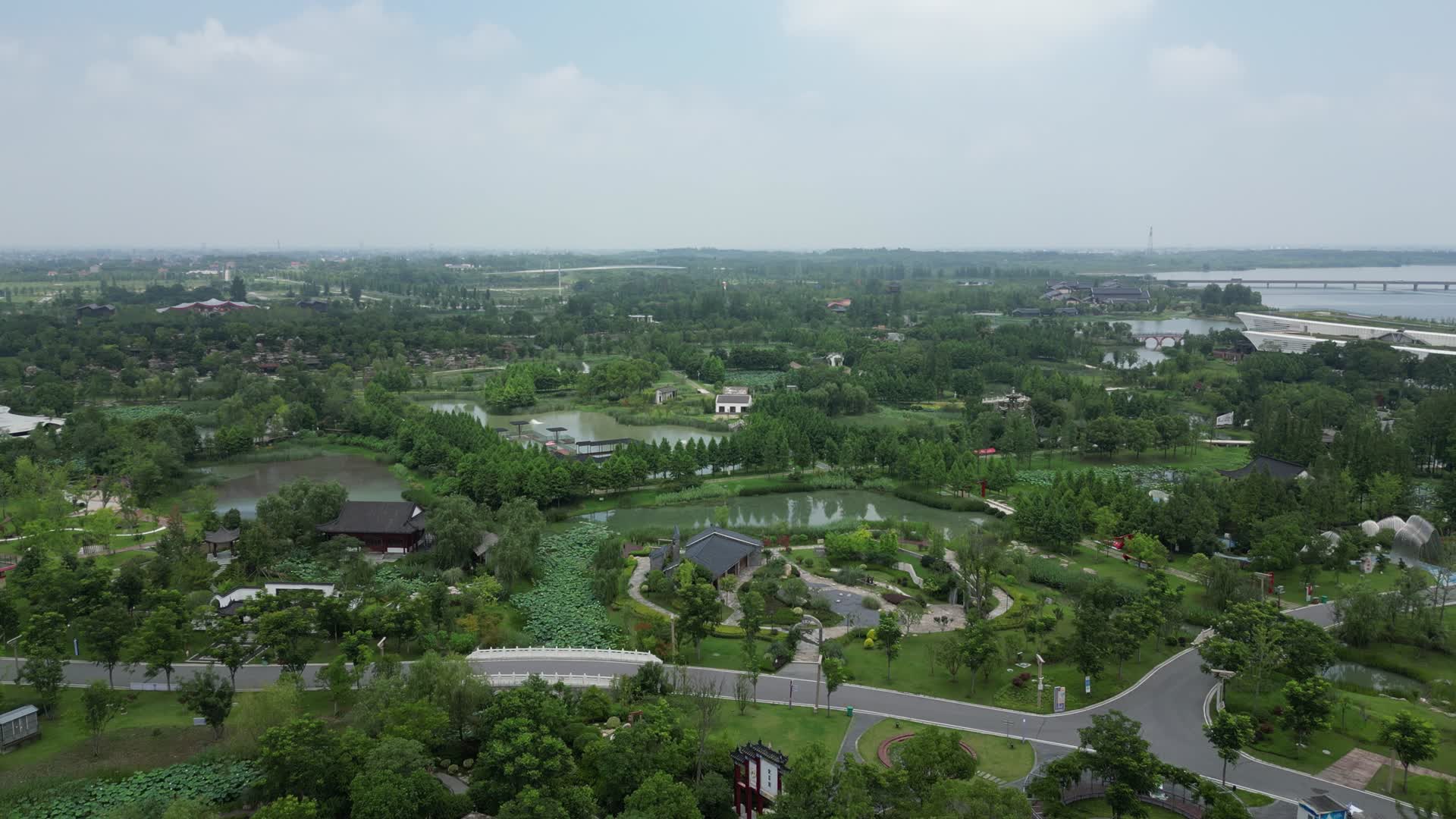 湖北荆州园博园景区航拍视频的预览图