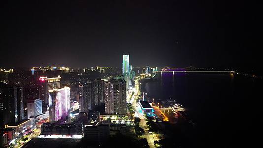 航拍湖北宜昌沿江大道万达广场夜景视频的预览图