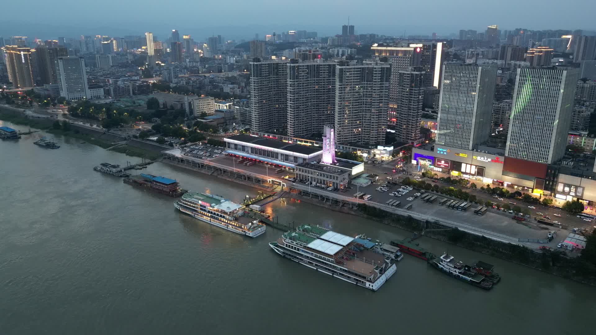 航拍湖北武汉宜昌CBD夜景沿江大道夜景视频的预览图
