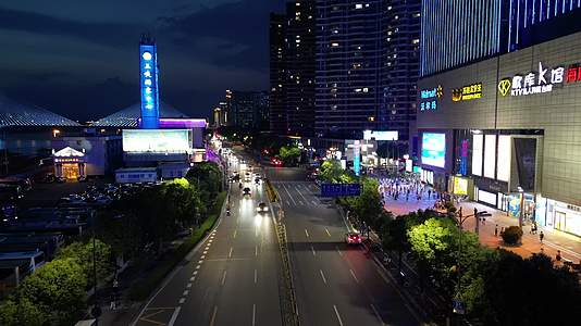 航拍湖北宜昌沿江大道万达广场夜景视频的预览图