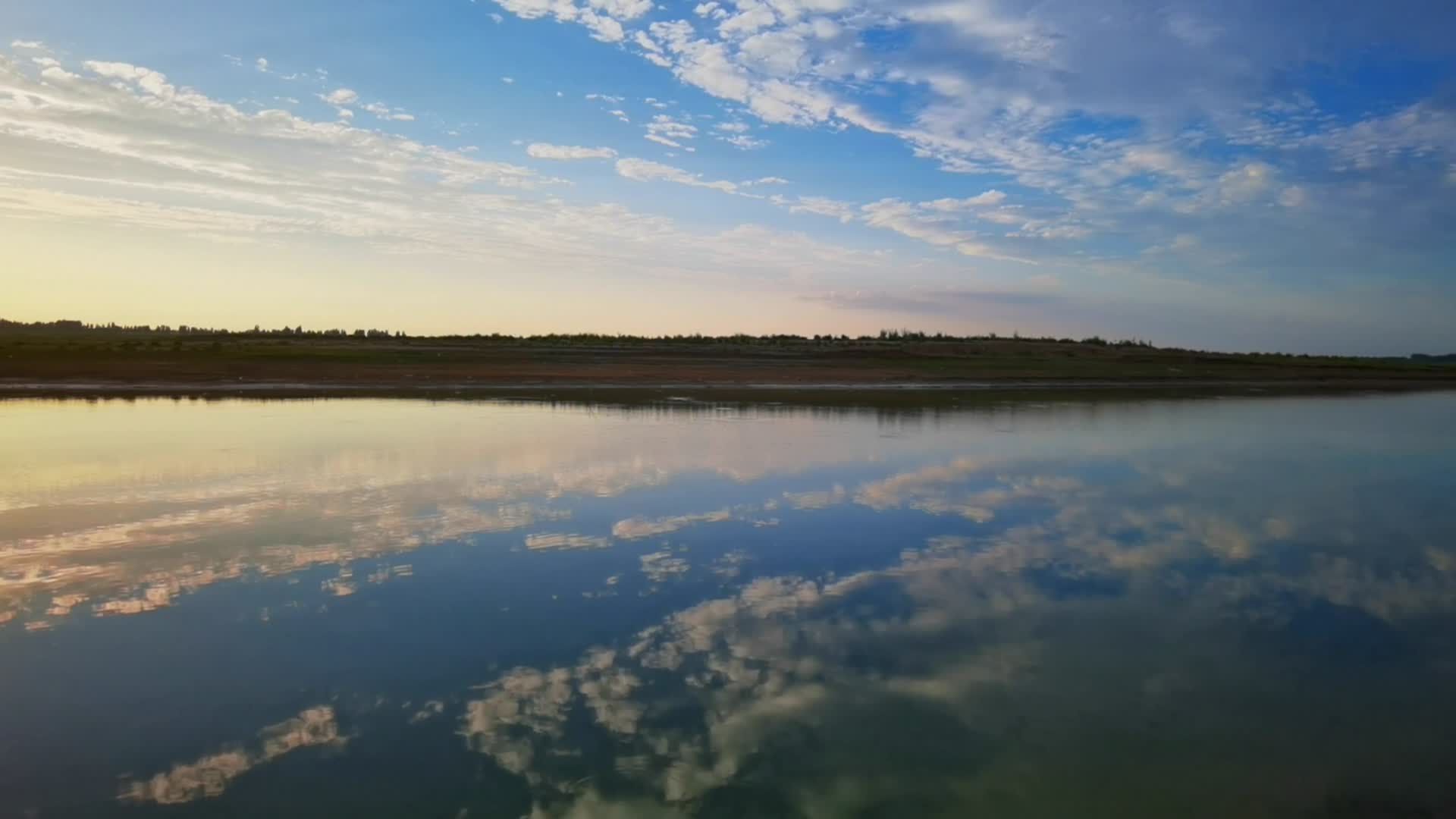 渭河湿地公园自然风光视频的预览图