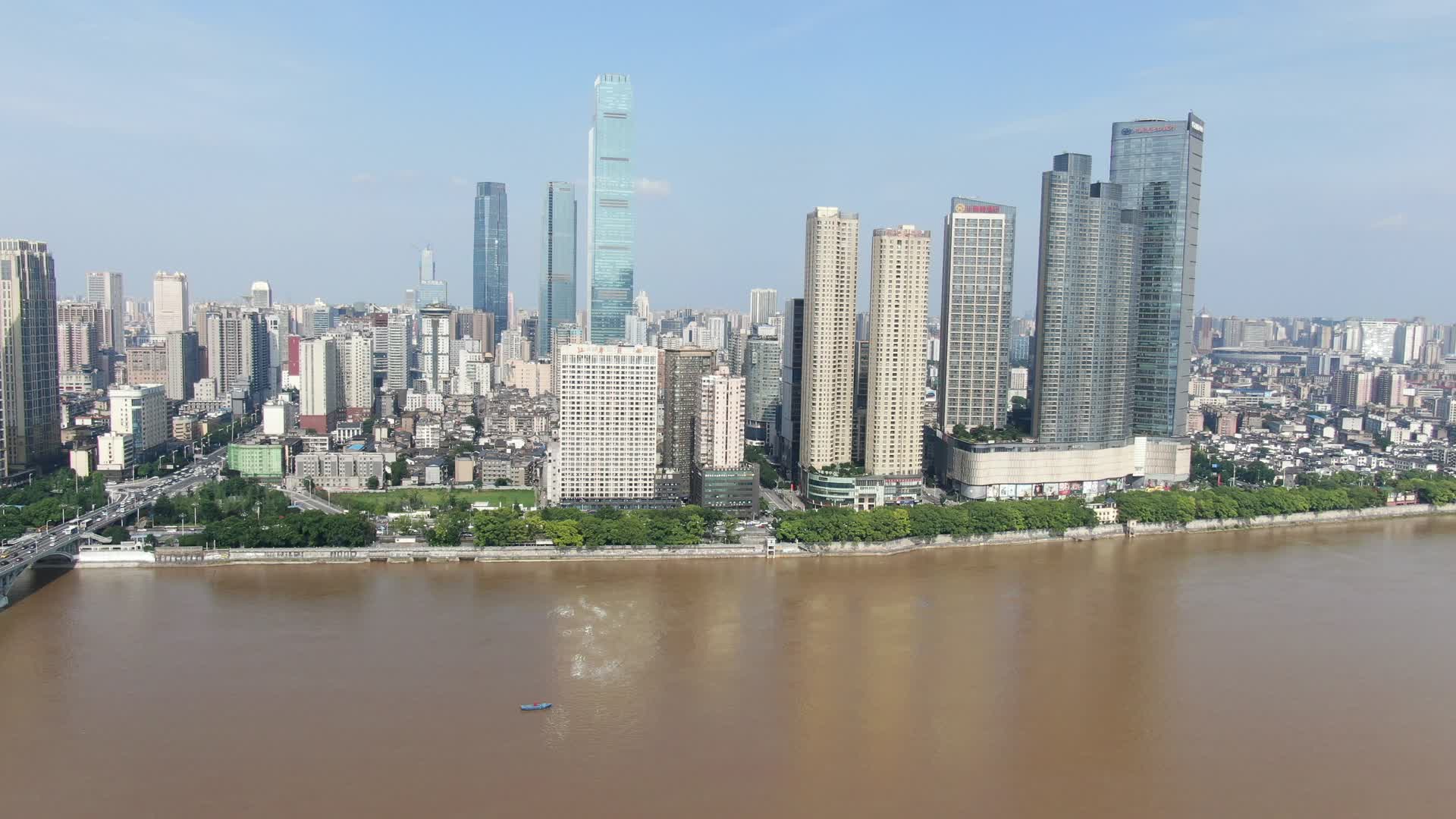 航拍湖南长沙金融城高楼视频的预览图