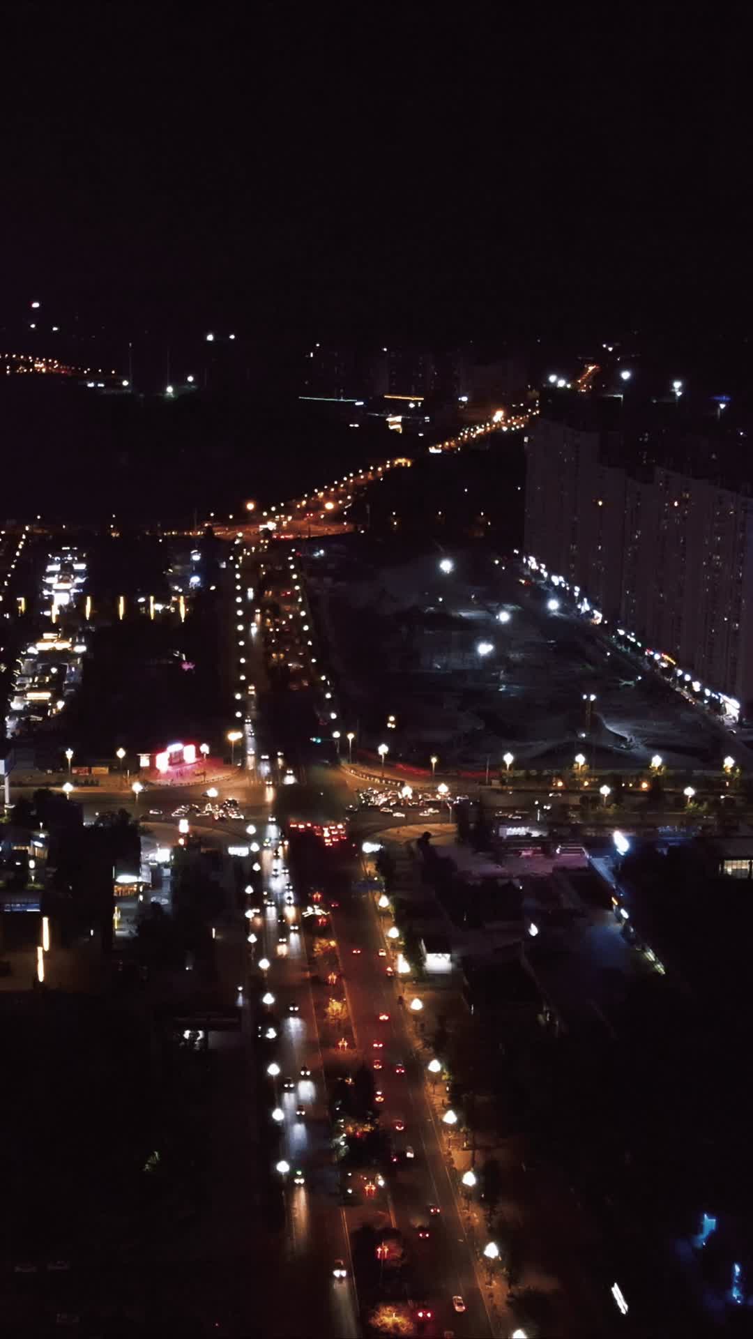 航拍贵州贵阳观山湖林城东路交通车流视频的预览图