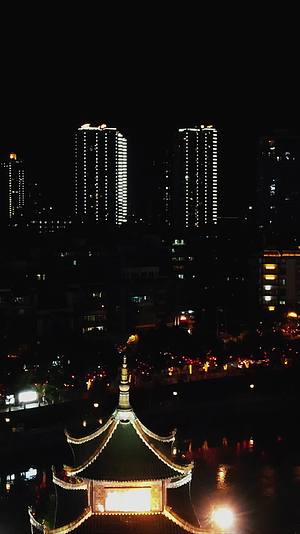 航拍贵州贵阳甲秀楼夜景视频的预览图