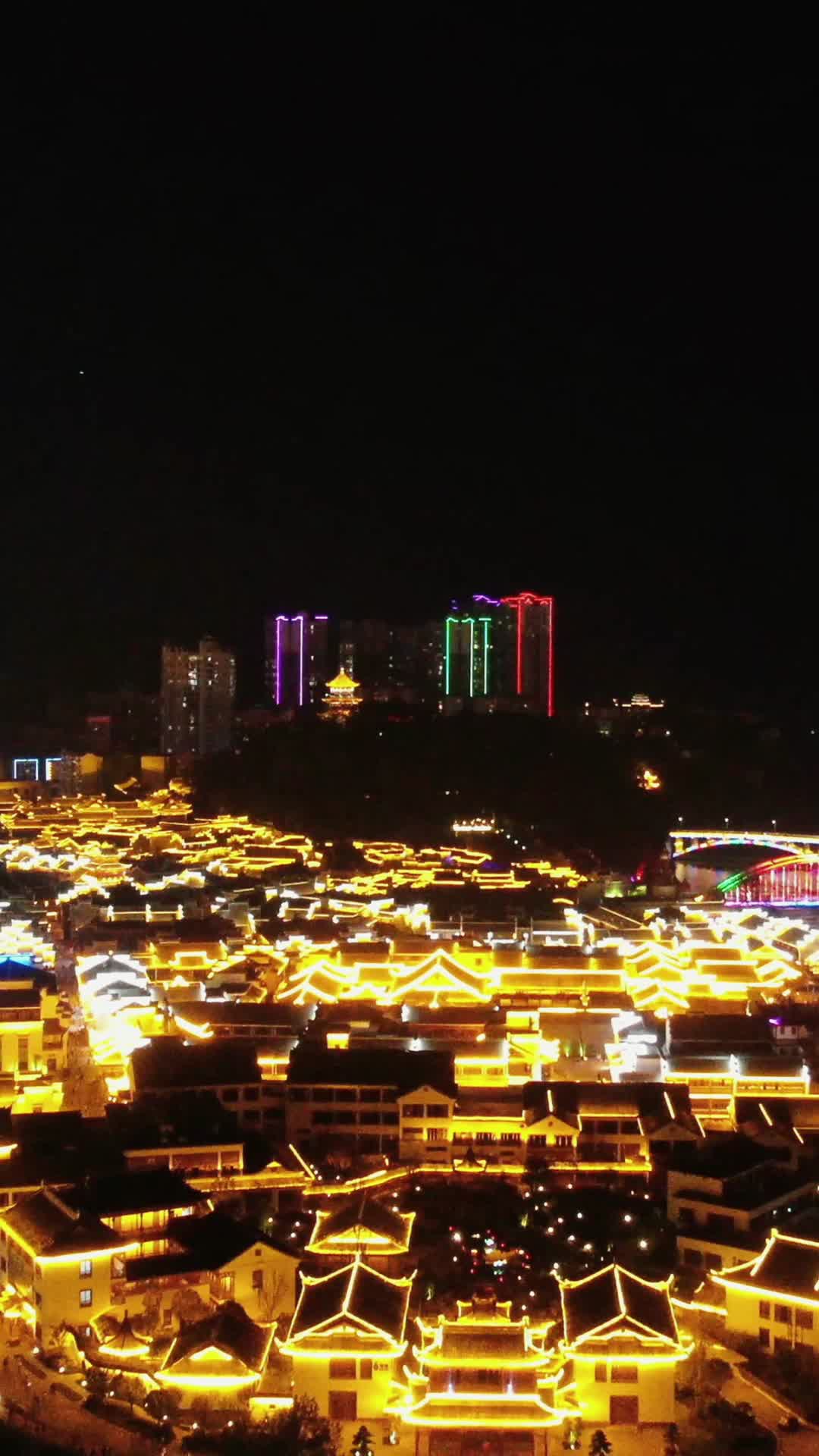航拍贵州铜仁中南门古城夜景视频的预览图