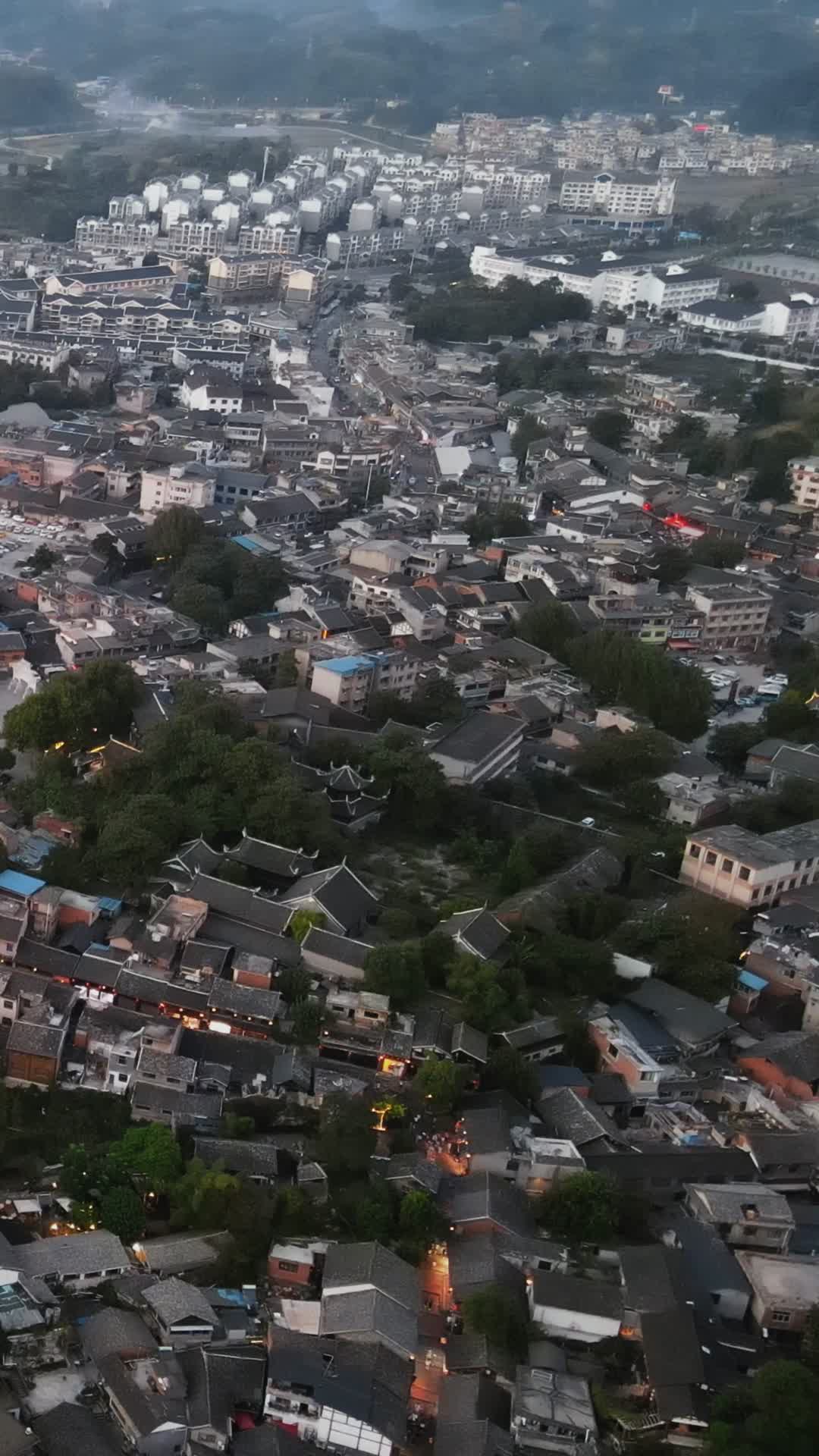航拍贵州贵阳青岩古镇视频的预览图
