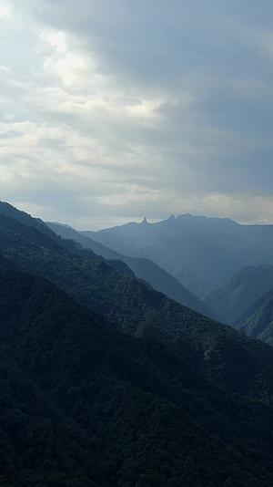 航拍贵州铜仁梵净山景区高山视频的预览图