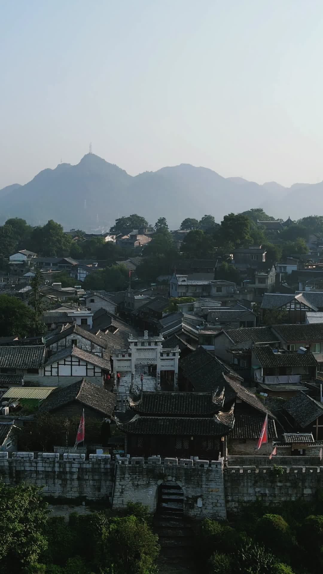 航拍贵州贵阳青岩古镇视频的预览图