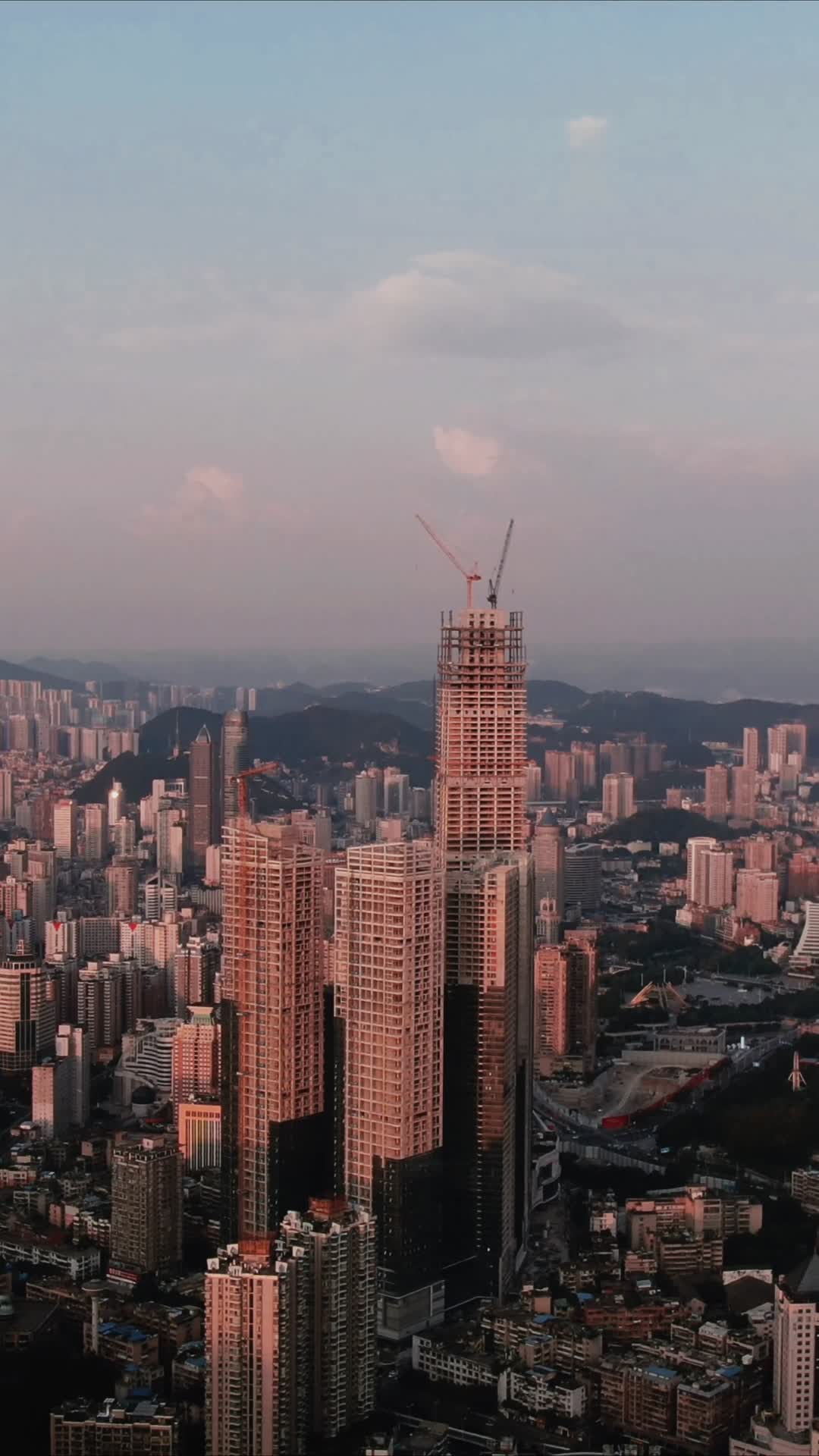 航拍贵州贵阳中心高楼视频的预览图