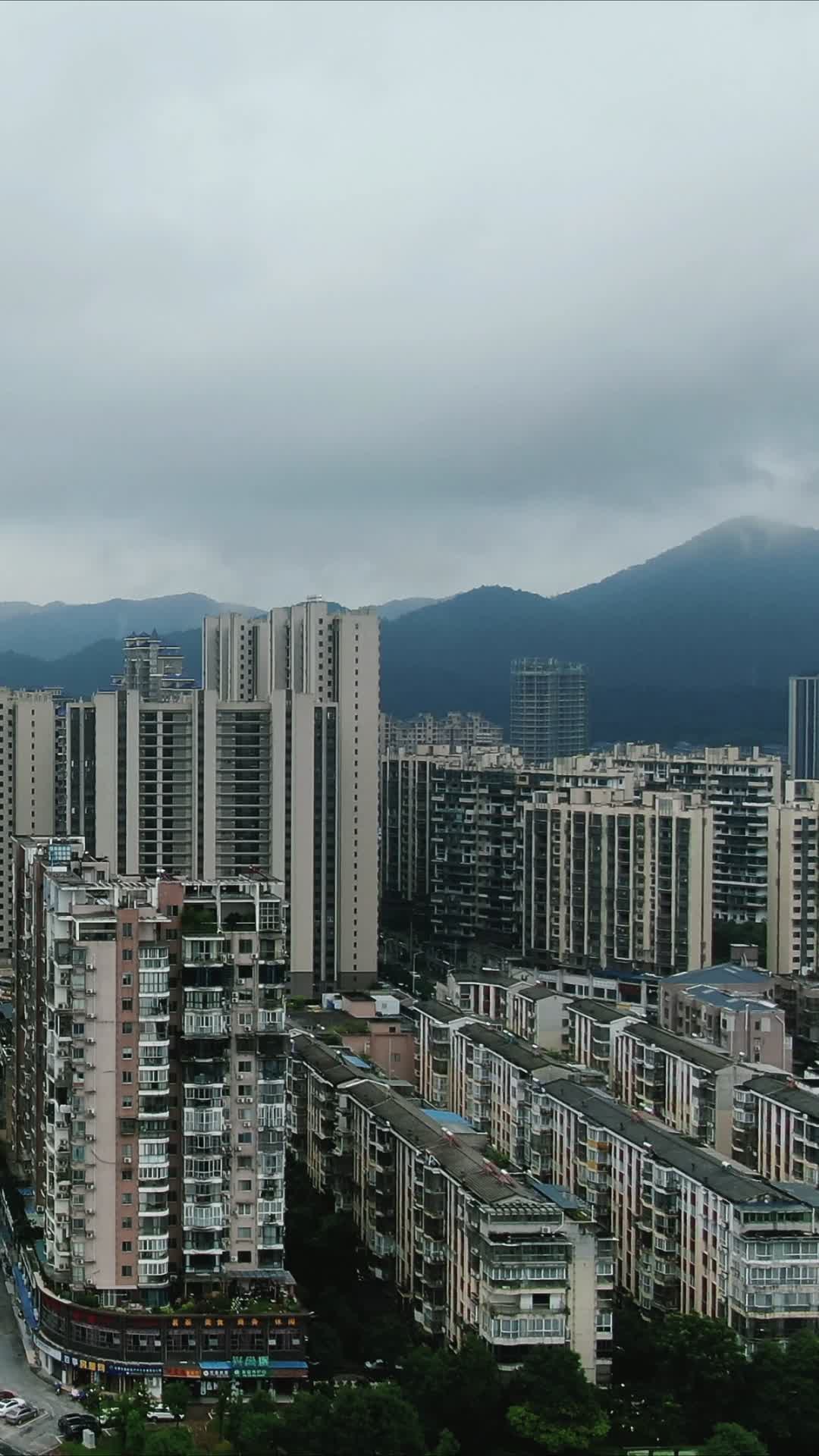 湖南湘乡市城市风光交通竖屏航拍视频的预览图