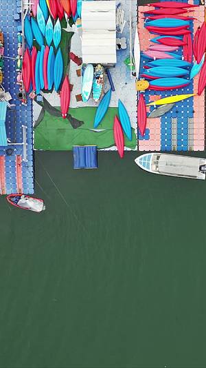 湖北洈水风景区游船码头竖屏航拍视频的预览图