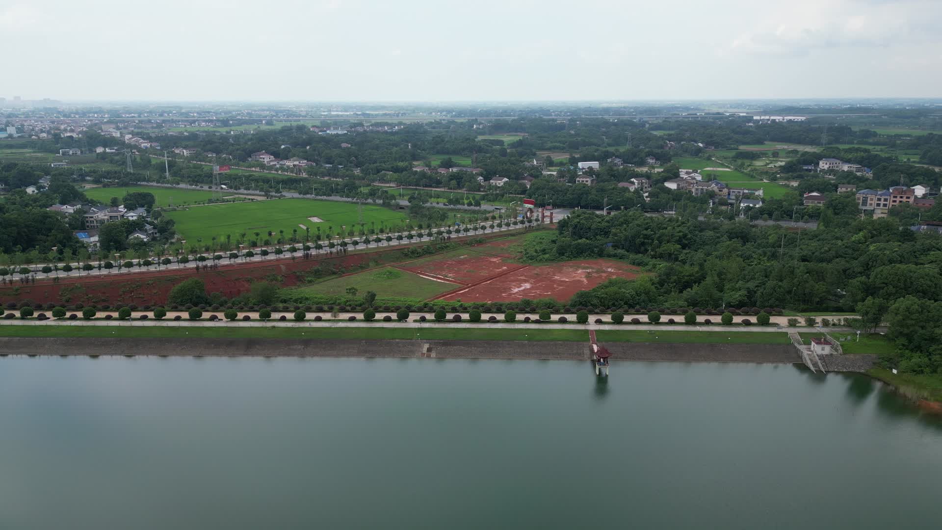 旅游景区常德市清水湖旅游区4A景区大坝航拍视频的预览图