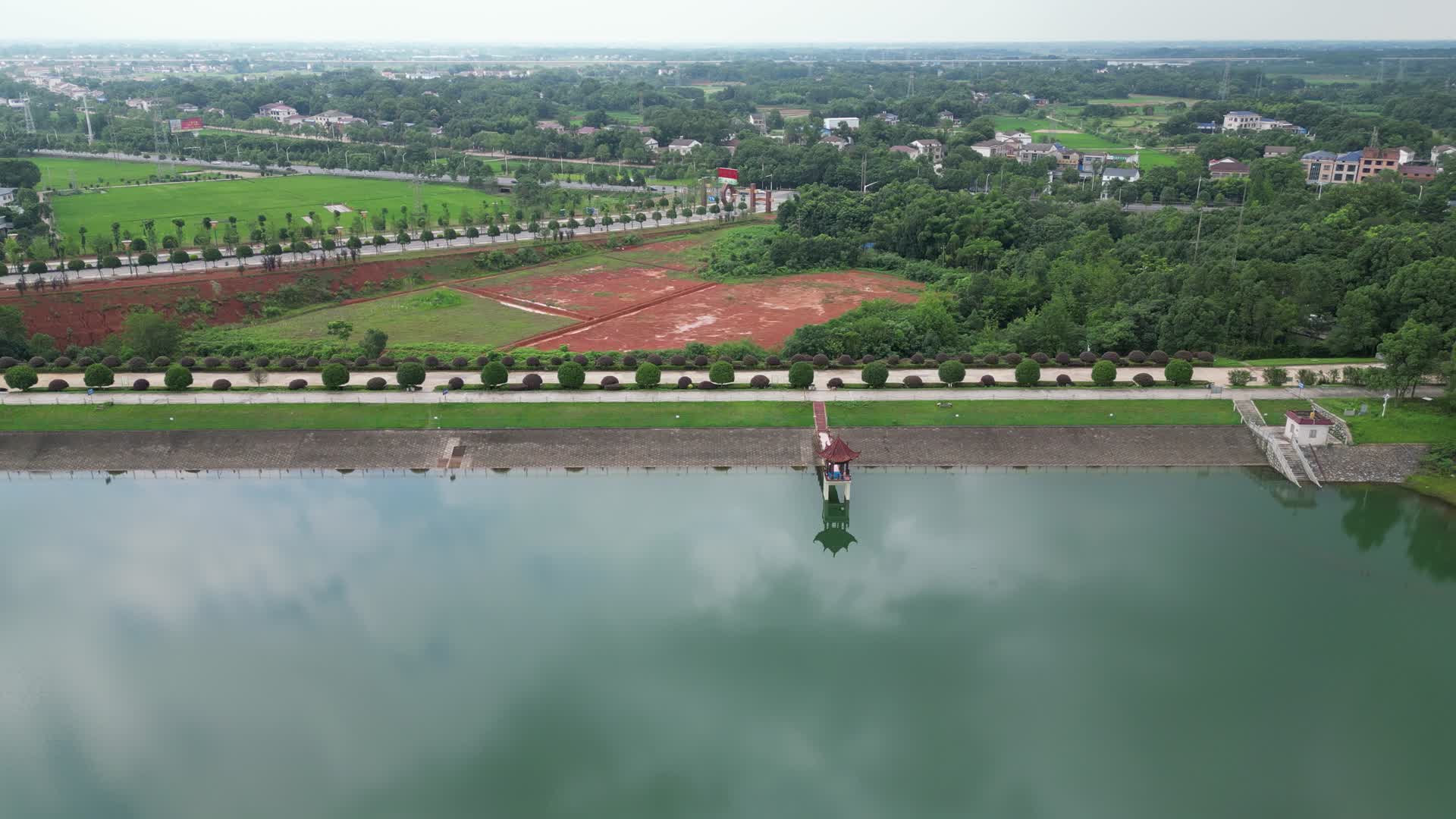 旅游景区常德市清水湖旅游区4A景区大坝航拍视频的预览图