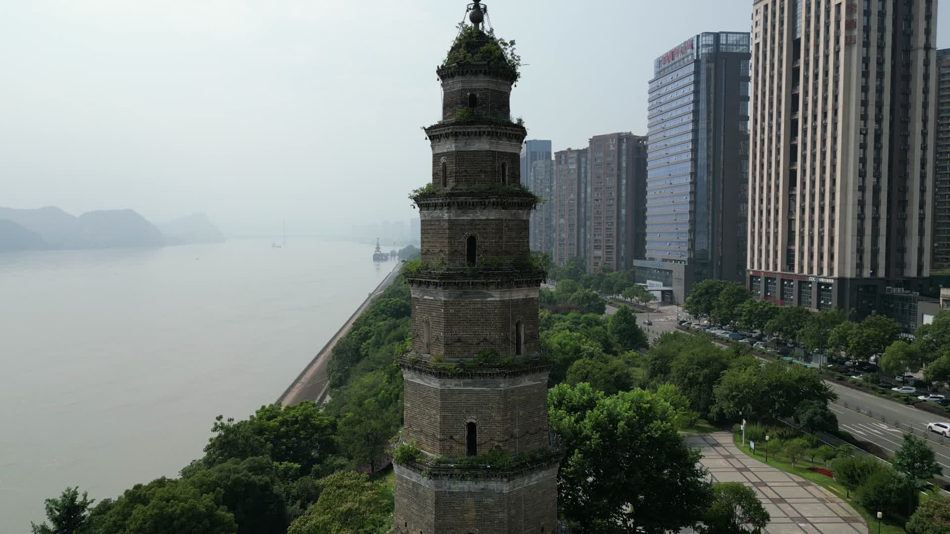 城市航拍宜昌天然塔古建筑视频的预览图