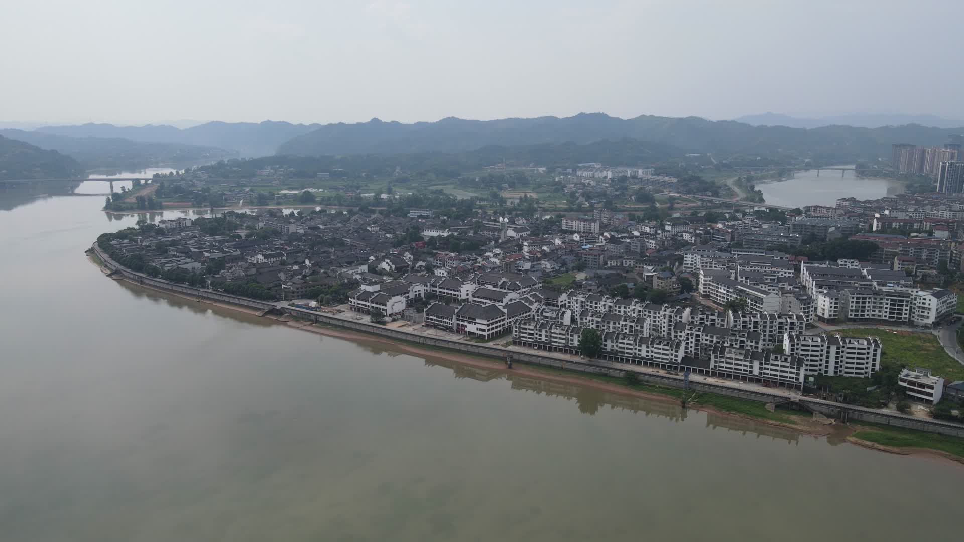 航拍湖南明清古建筑黔阳古城视频的预览图