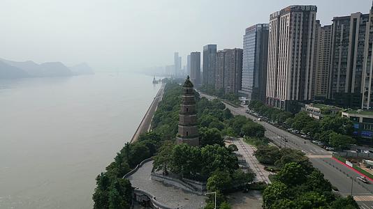 城市航拍宜昌天然塔古建筑视频的预览图