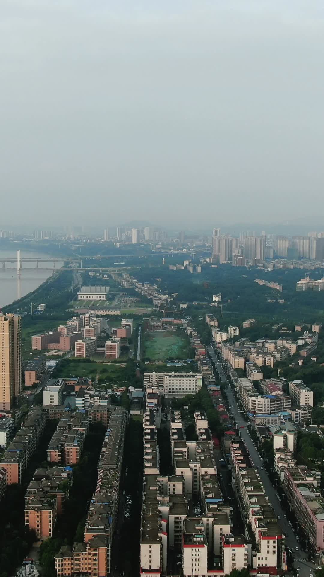 航拍湖南湘潭城市风光视频的预览图
