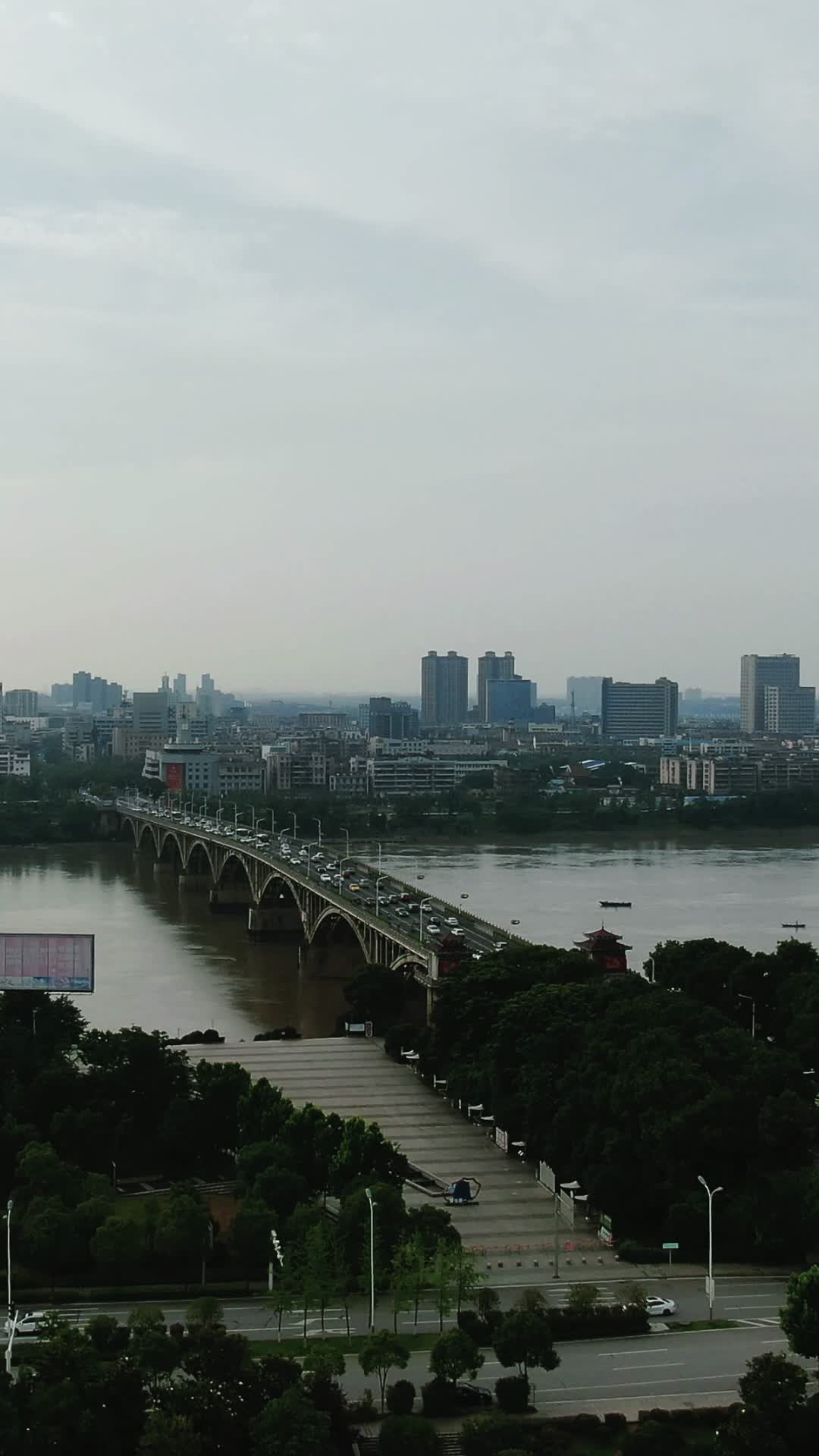 航拍湖南湘潭一大桥视频的预览图