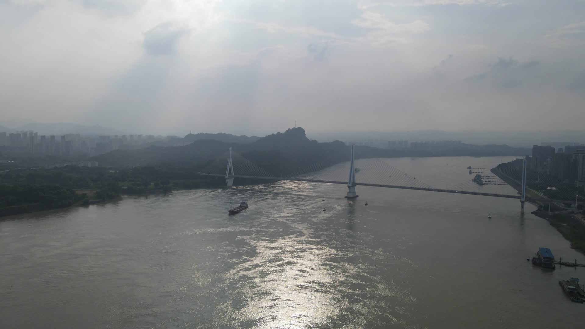 航拍湖北宜昌夷陵长江大桥视频的预览图