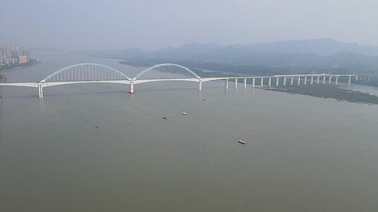 航拍湖北宜昌长江风光视频的预览图