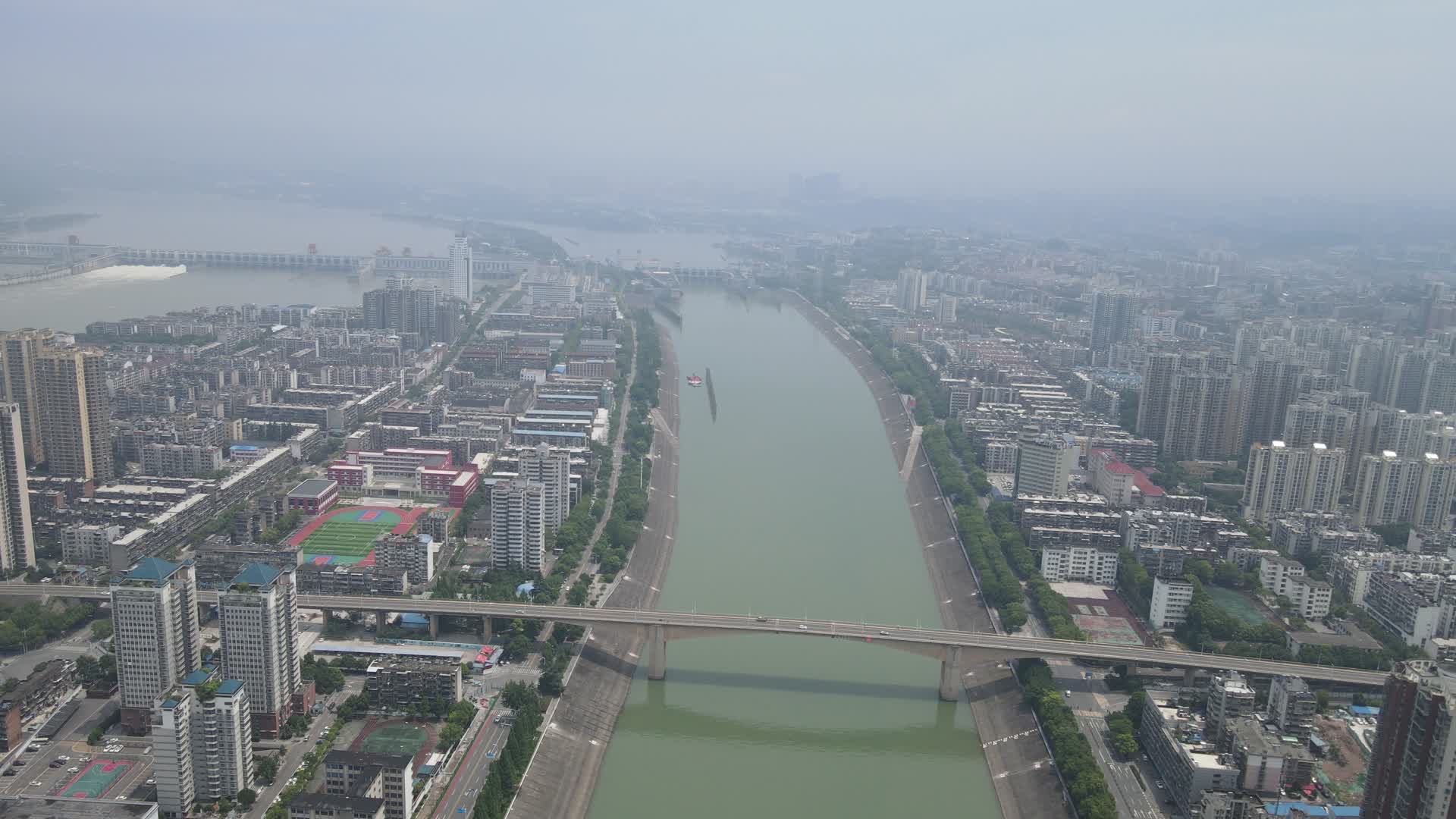 城市航拍湖北宜昌三江大桥视频的预览图
