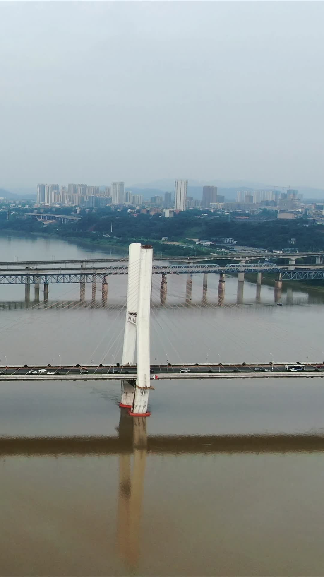 航拍湖南湘潭三桥竖屏视频的预览图