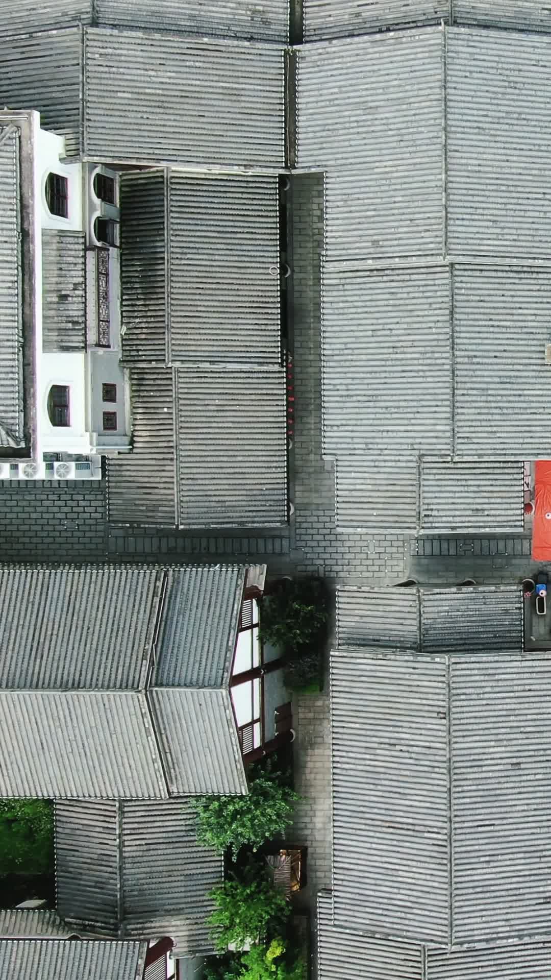 航拍南方青砖绿瓦湘潭窑湾视频的预览图