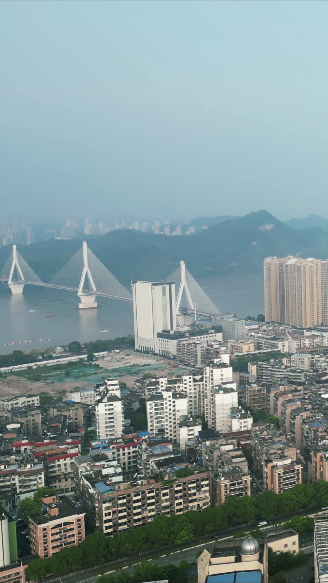 航拍湖北宜昌城市风光视频的预览图