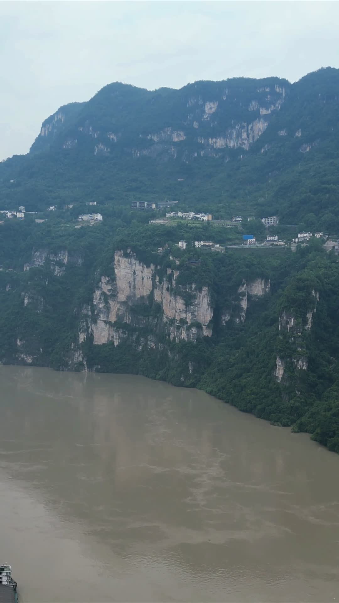 航拍湖北宜昌三峡西陵画廊风景区视频的预览图