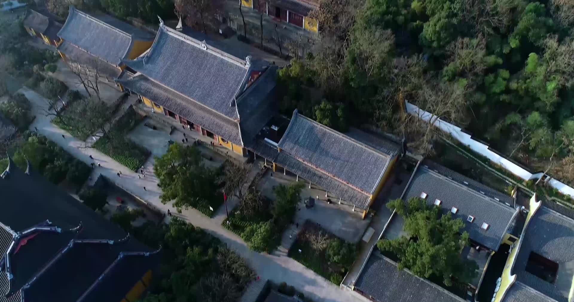 杭州千年古刹灵隐寺航拍视频的预览图