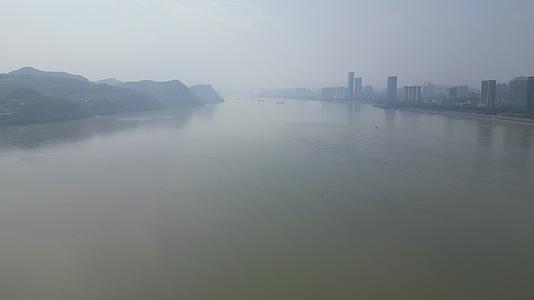 祖国母亲河长江清晨迷雾湖北宜昌视频的预览图