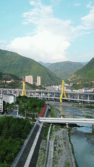航拍湖北兴山县古夫大桥视频的预览图