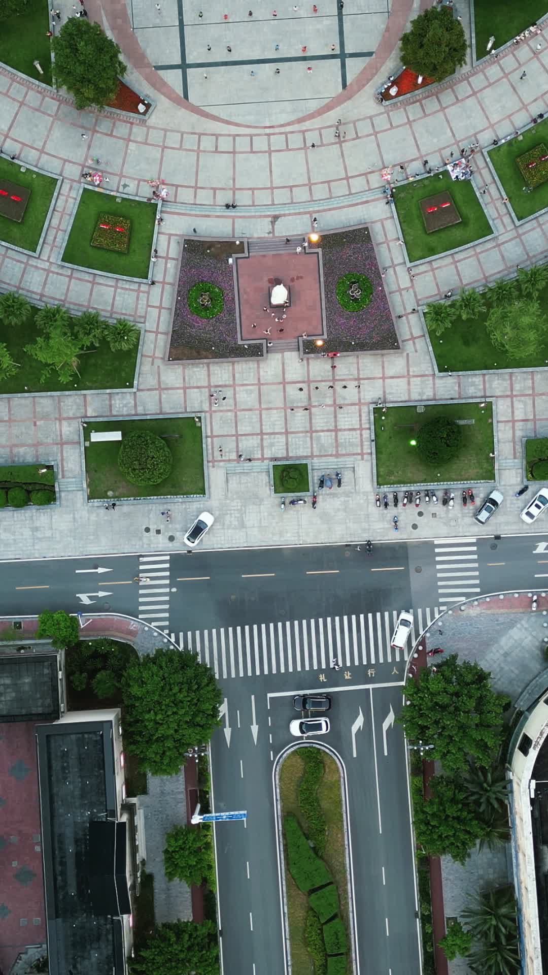 航拍湖北宜昌兴山昭君广场视频的预览图