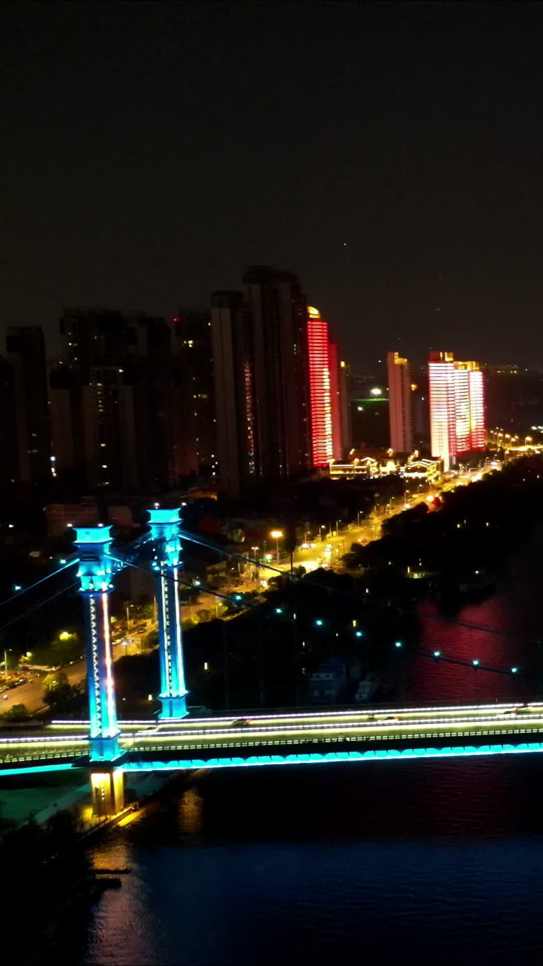 航拍湖北襄阳凤雏大桥夜景视频的预览图