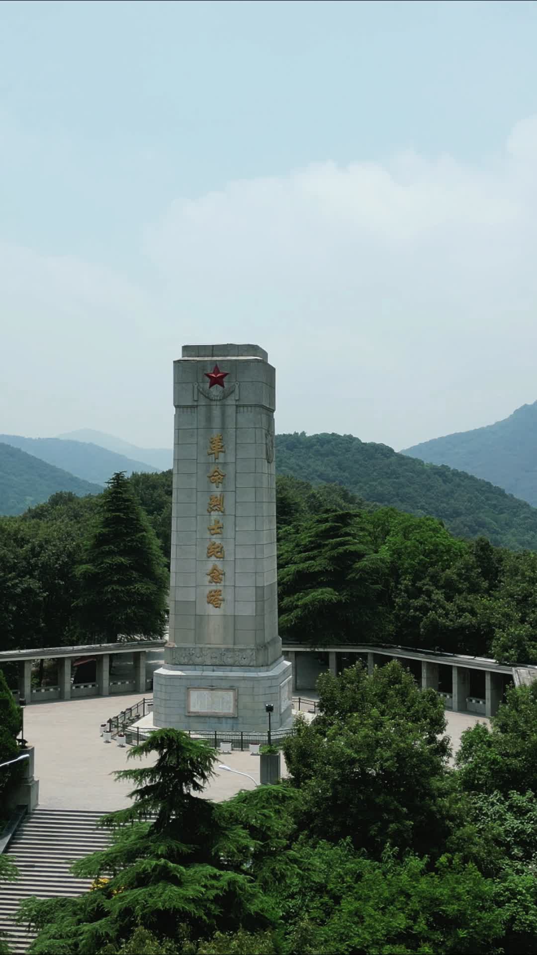 航拍湖北襄阳革命烈士纪念塔视频的预览图