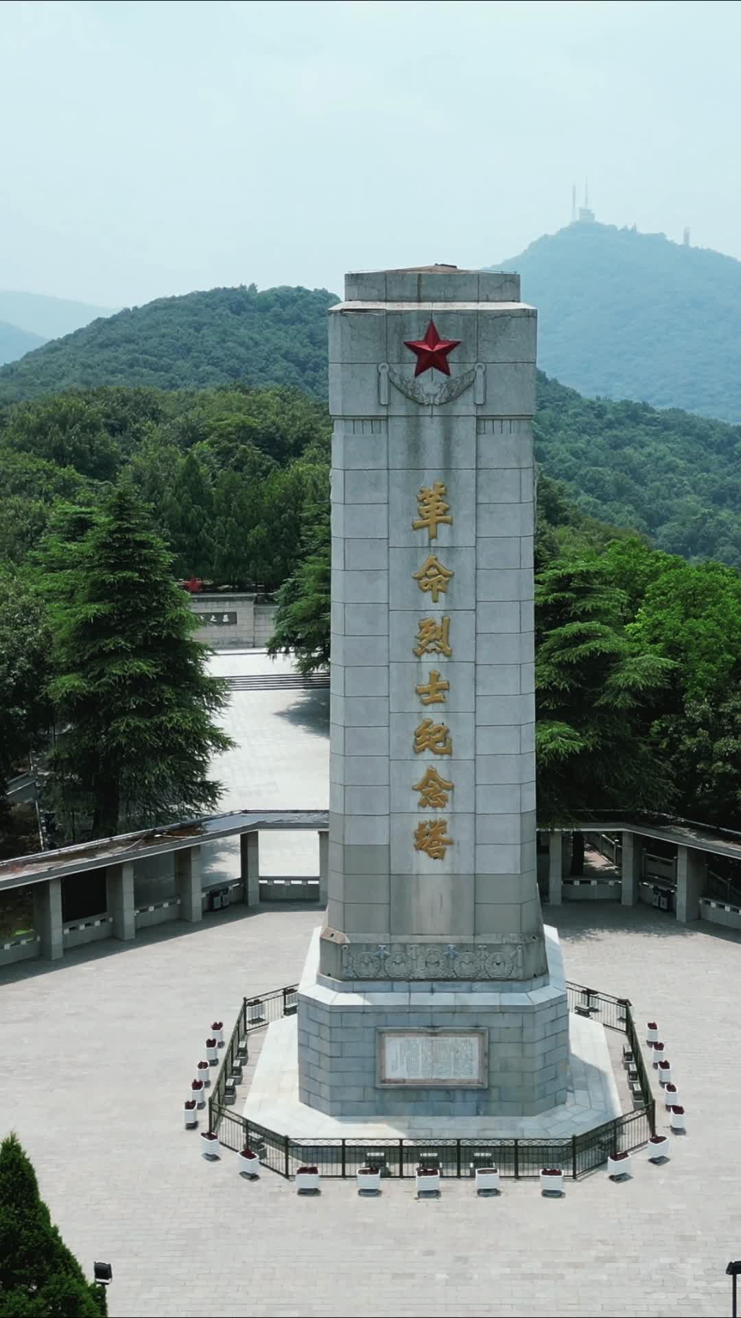 航拍湖北襄阳革命烈士纪念塔视频的预览图