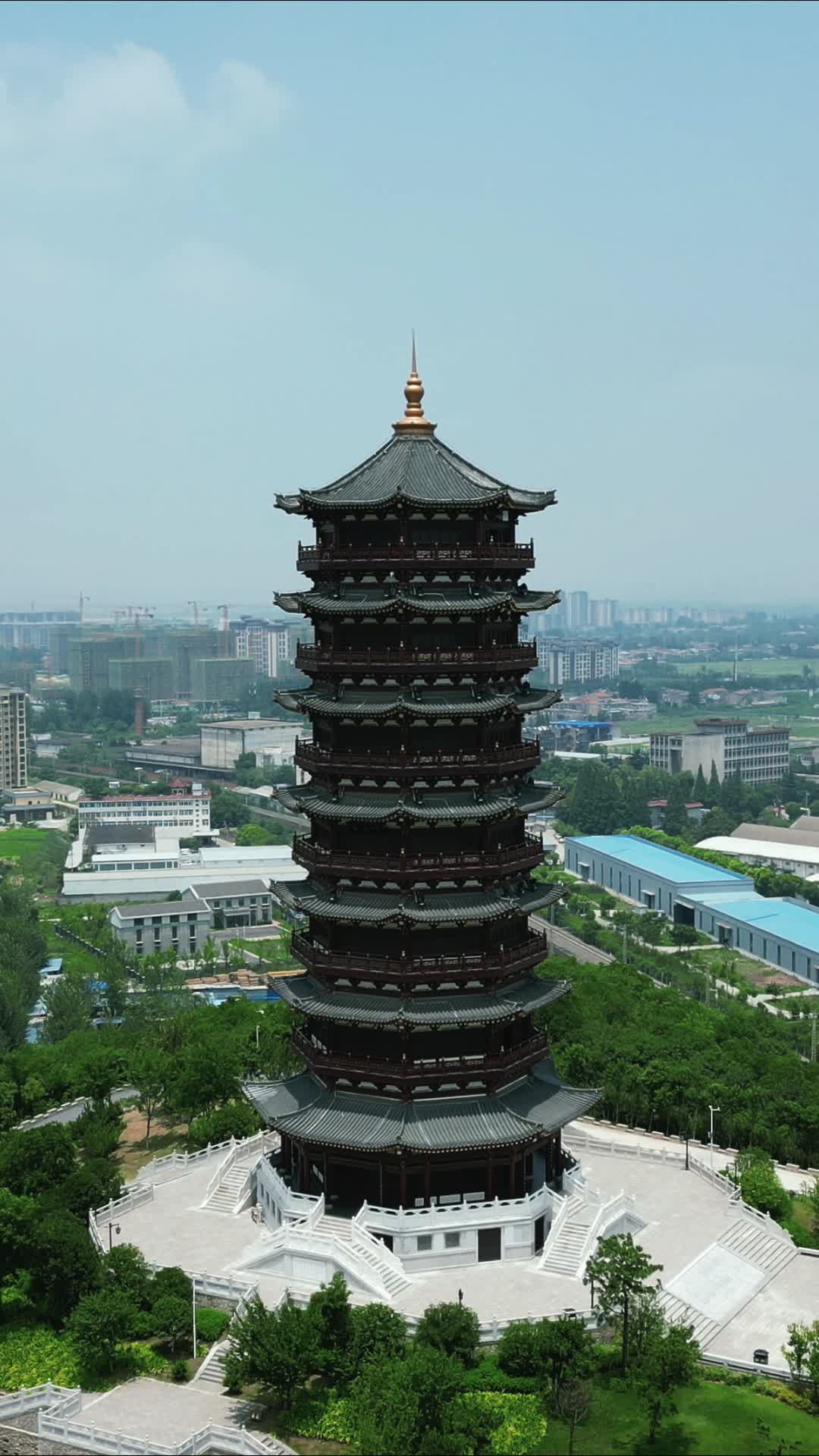 航拍湖北襄阳岘首山文化旅游景区视频的预览图