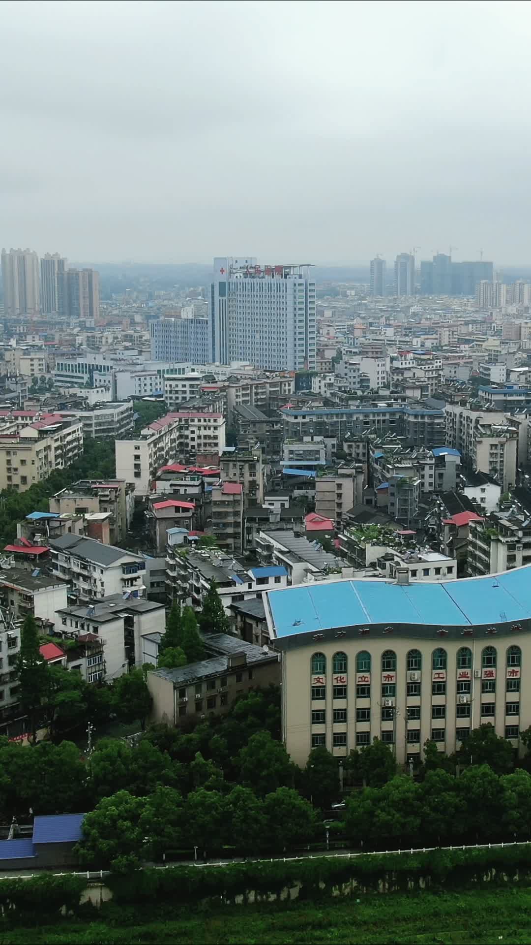 航拍湖南湘潭湘乡城市风光视频的预览图