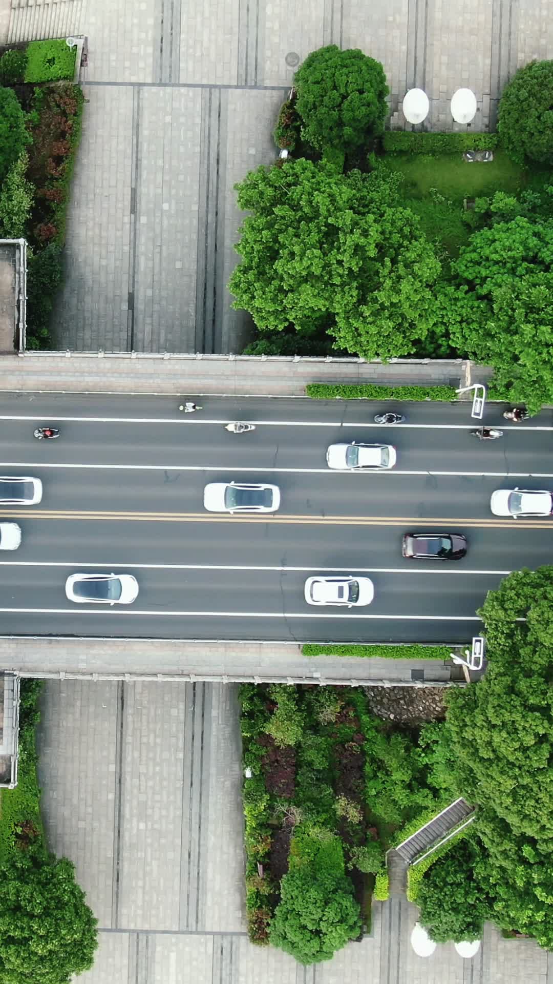 航拍湖南湘潭一大桥车流视频的预览图