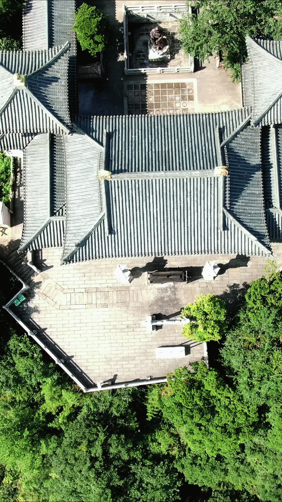 湖南湘潭昭山风景区昭山古寺视频的预览图