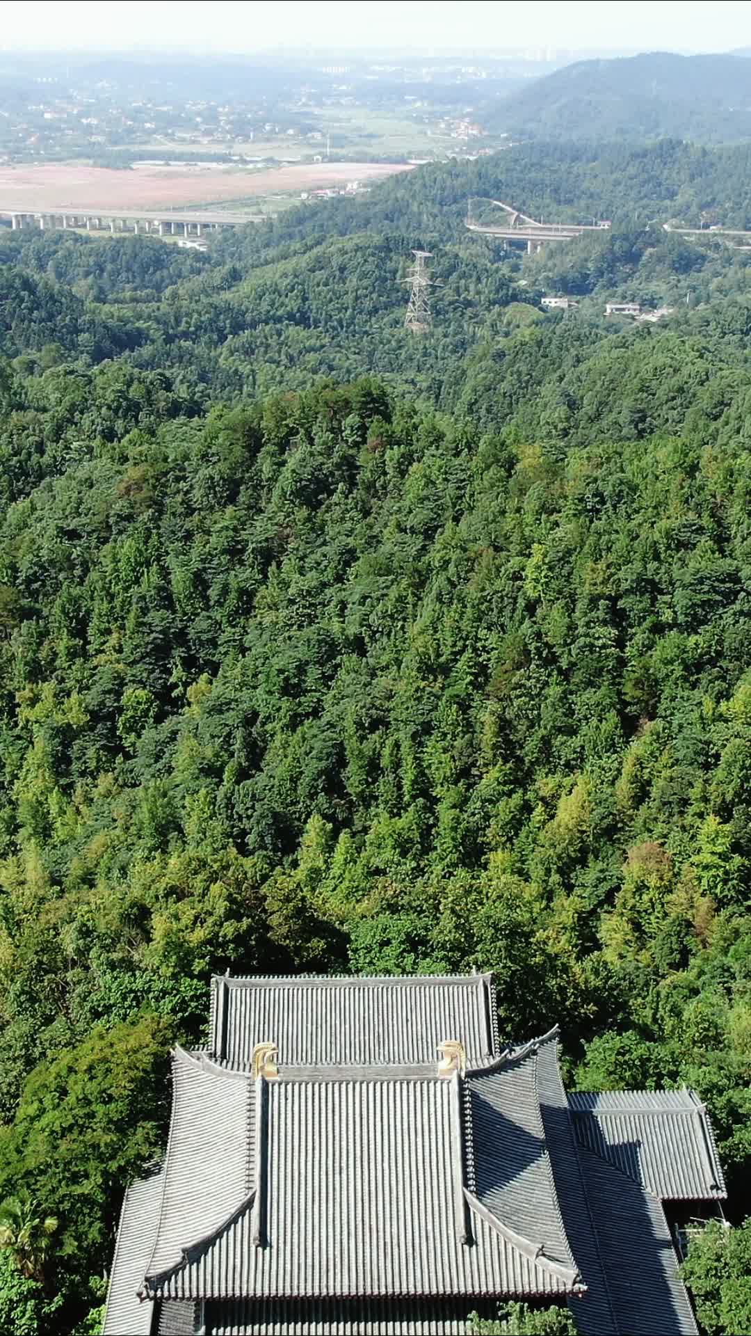 航拍湖南湘潭昭山风景区昭山古寺视频的预览图