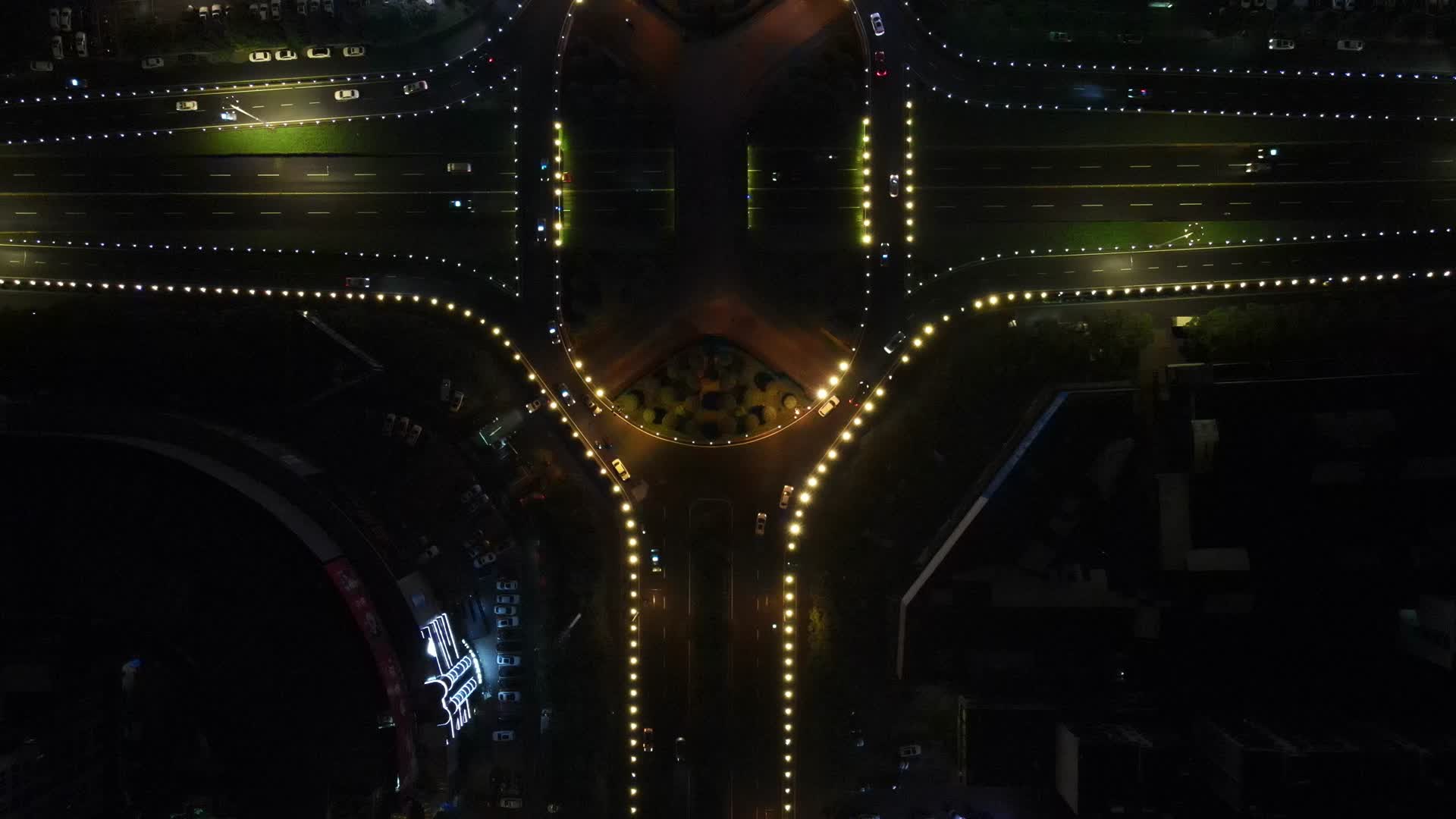 湖南岳阳城市交通夜景航拍视频的预览图