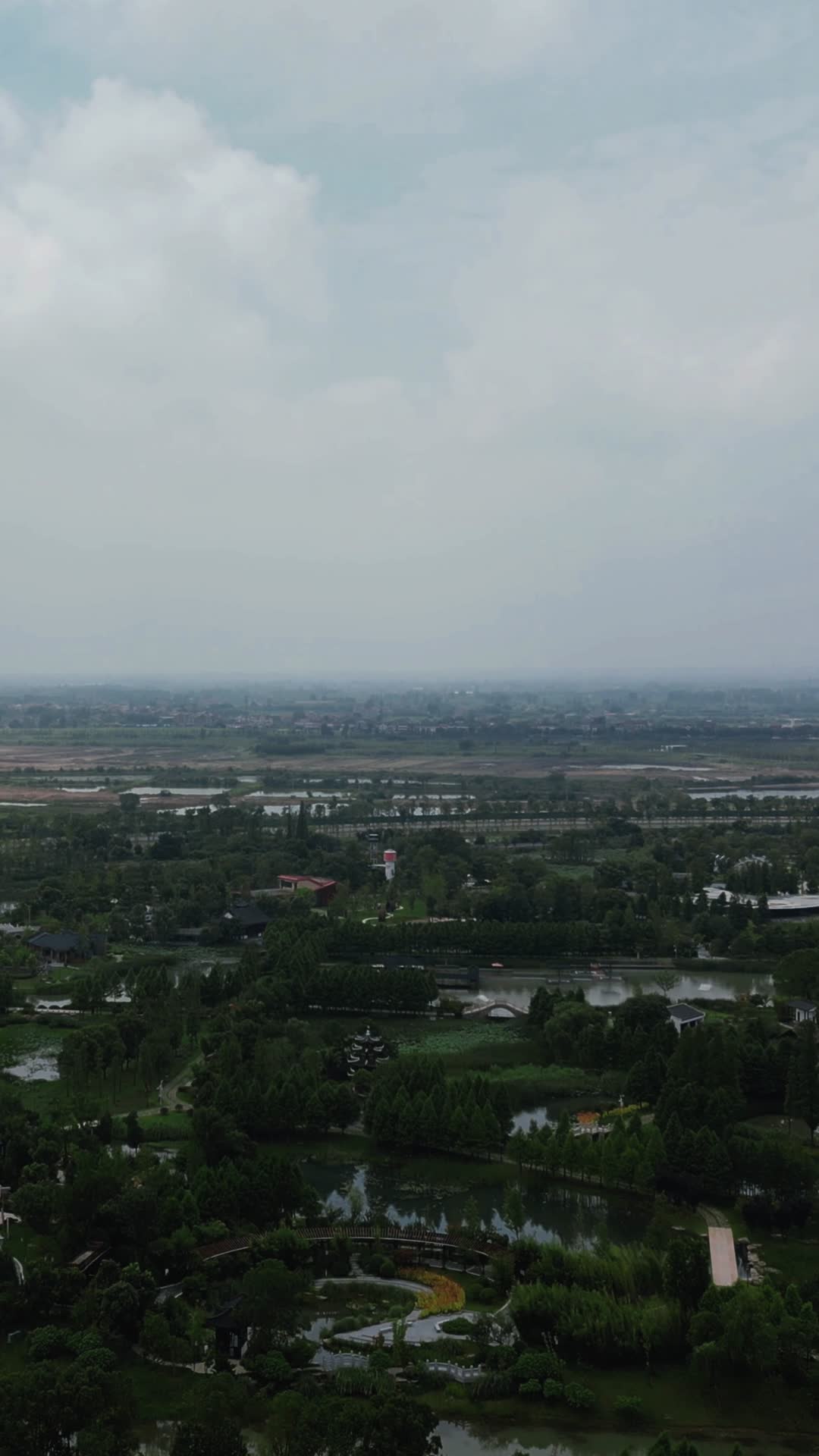 城市航拍湖北荆州园博园视频的预览图