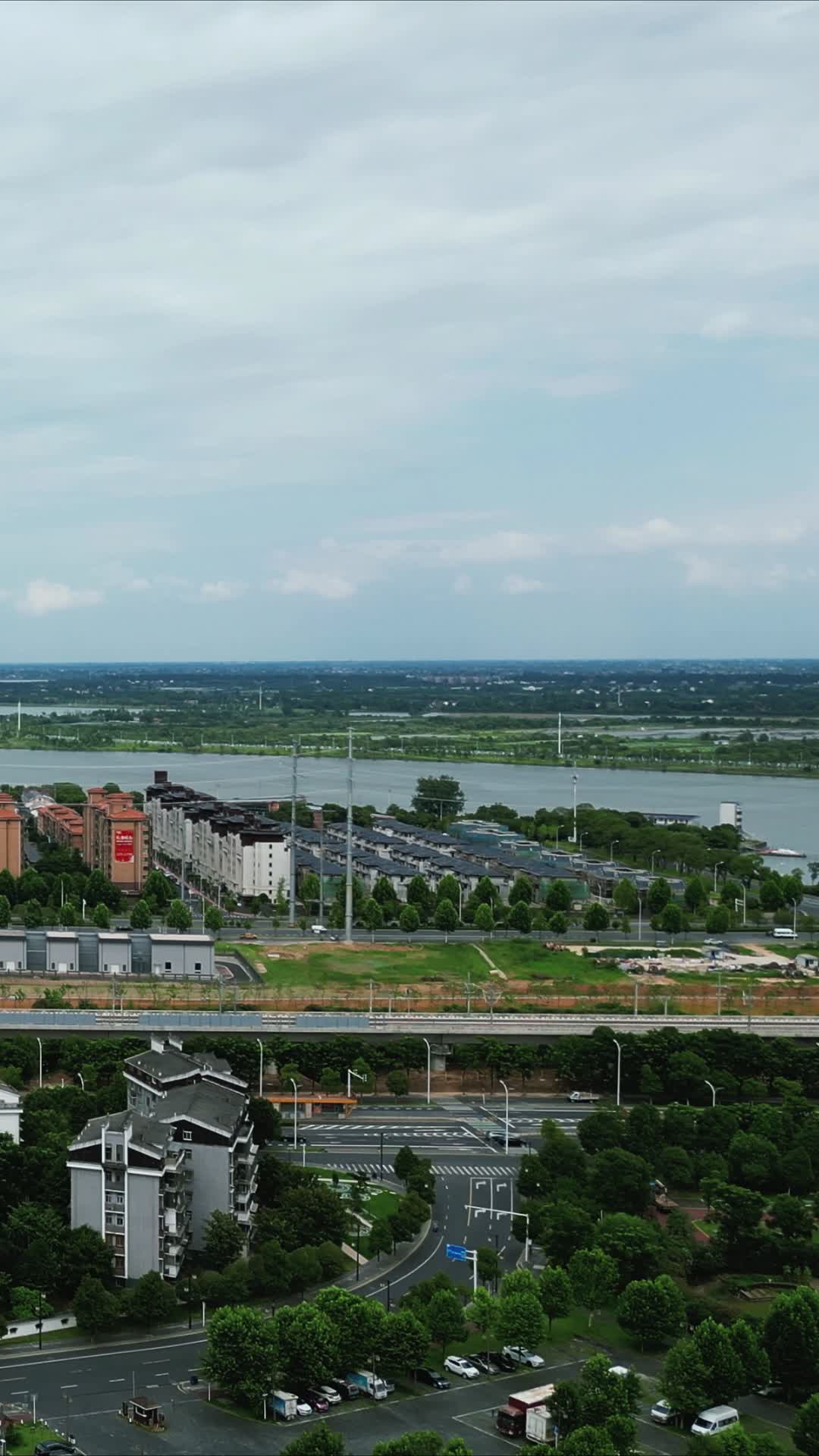 湖南常德城市建设大小河街竖屏航拍视频的预览图
