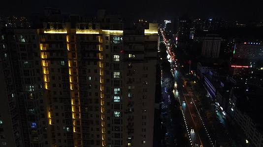湖南岳阳城市夜景交通航拍视频的预览图